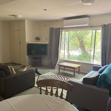 Ovensview On Riverside ブライト エクステリア 写真
